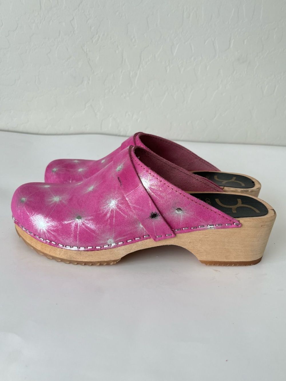 Cape Clog Starburst Colorful Silver Pink Suede European Clogs Size EU 40 US 9 - Picture 2 of 7